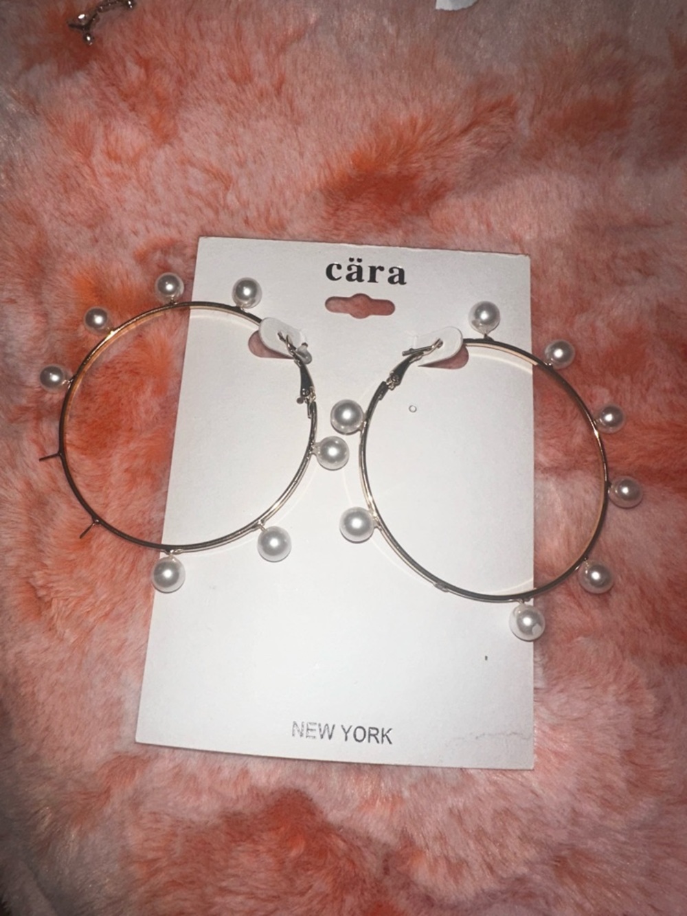NWT Cära New York Faux Pearl Hoop Earrings flaw